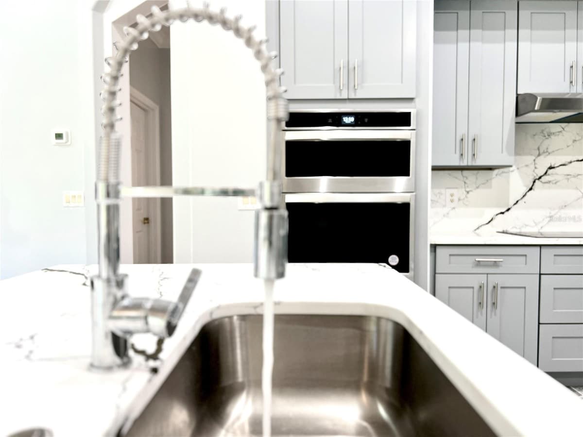 8854 OAK LANDINGS COURT — photo 15 of 61