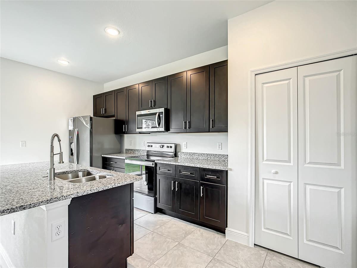 406 MARION OAKS TRAIL — photo 12 of 55