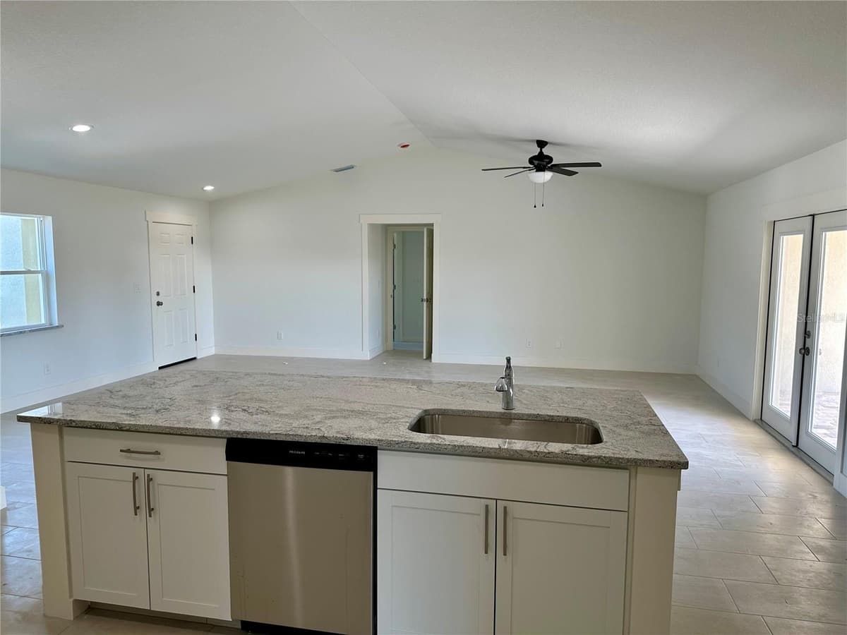 9172 RAVEL STREET — photo 5 of 26