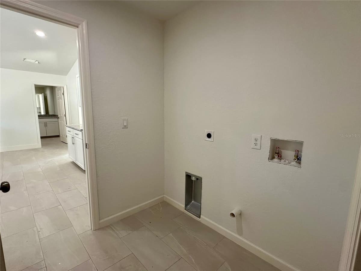 9172 RAVEL STREET — photo 21 of 26