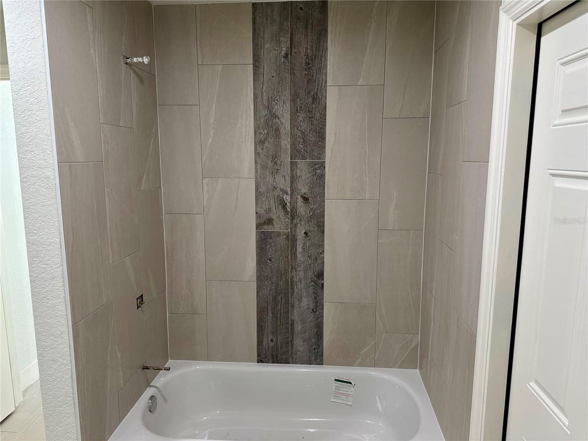 9172 RAVEL STREET — photo 16 of 26