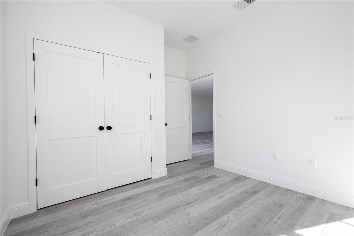 15499 48TH AVENUE — photo 37 of 47