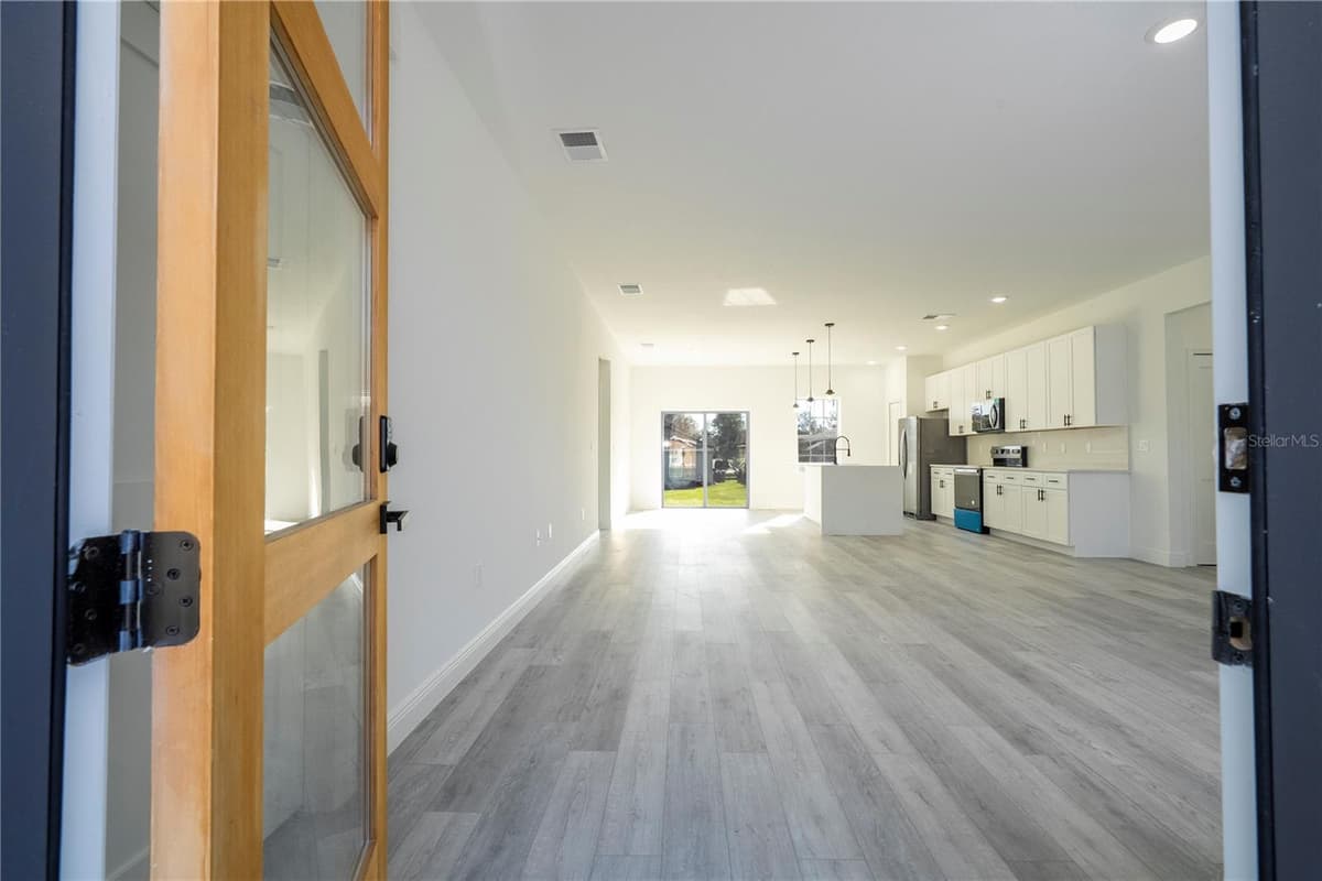 15499 48TH AVENUE — photo 8 of 47