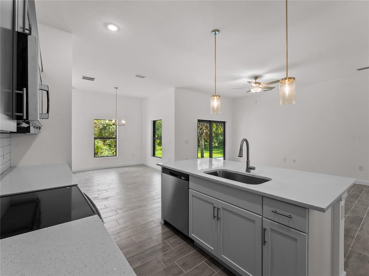 17339 ELMWOOD AVENUE — photo 15 of 57
