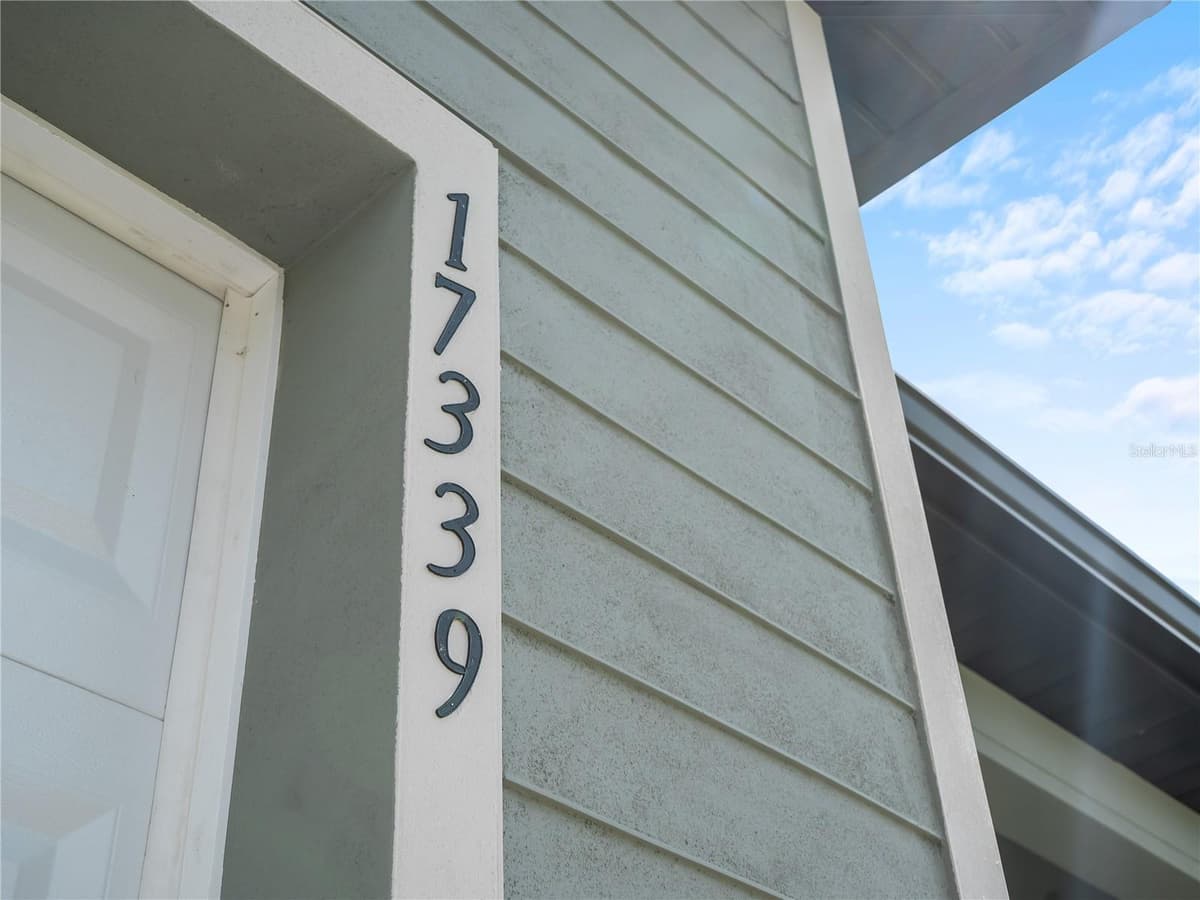 17339 ELMWOOD AVENUE — photo 9 of 57
