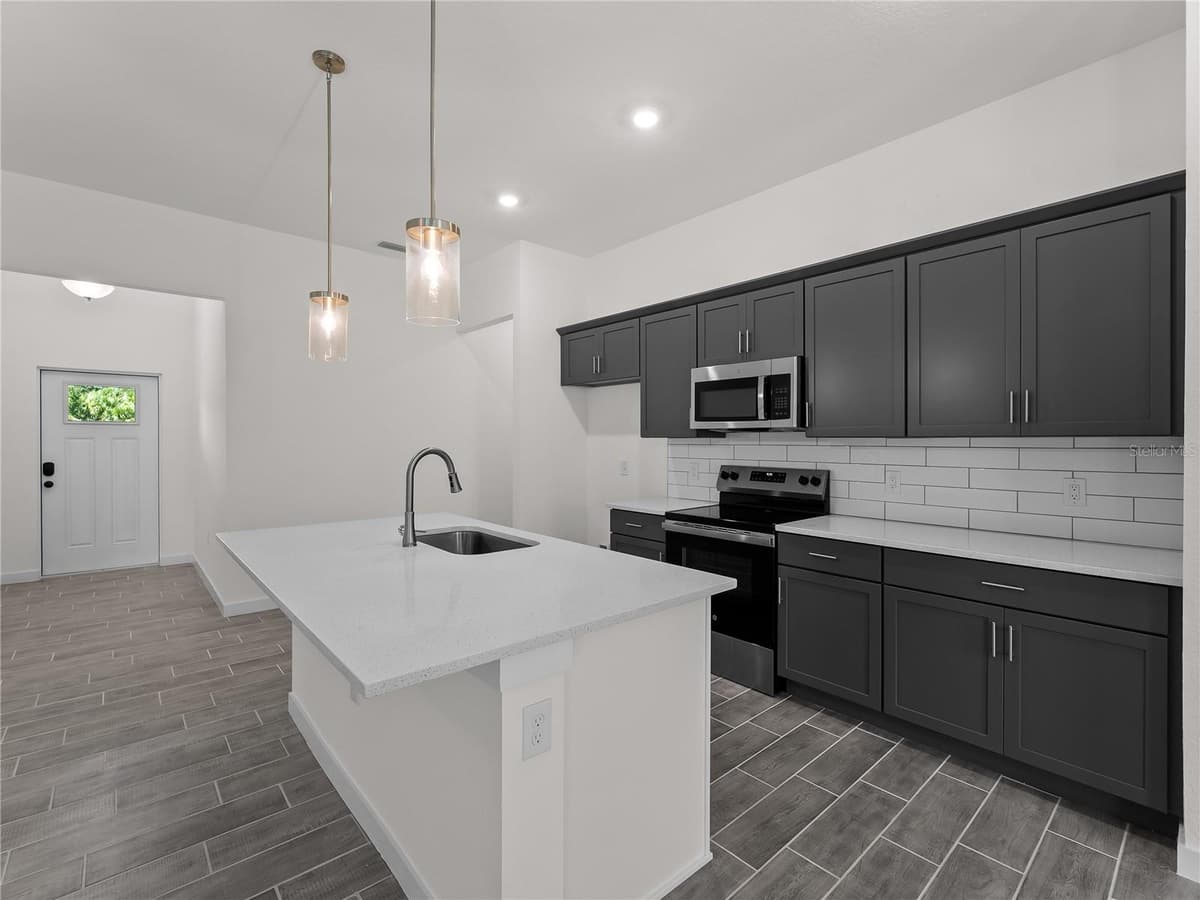 17339 ELMWOOD AVENUE — photo 14 of 57