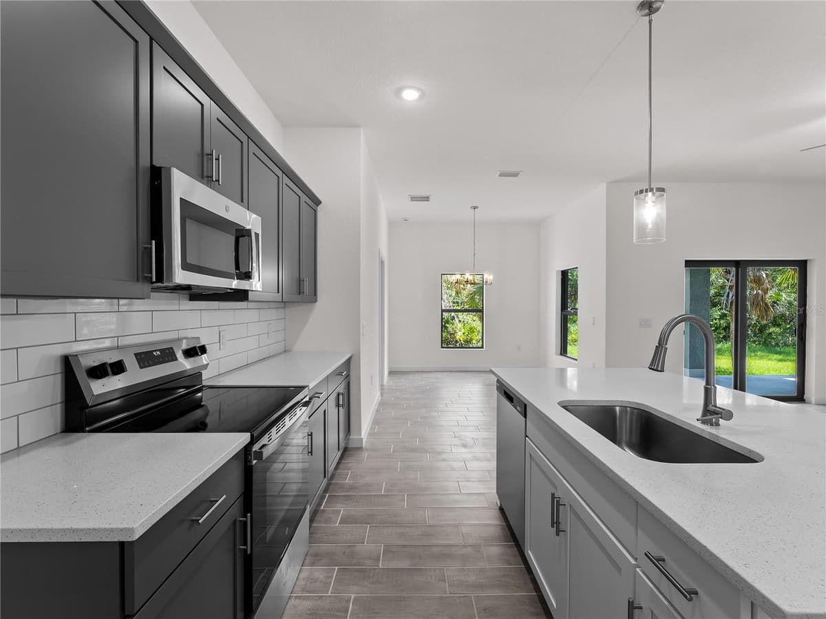 17339 ELMWOOD AVENUE — photo 10 of 57