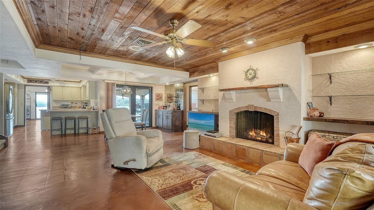 1444 RIDGEWOOD LANE — photo 15 of 53