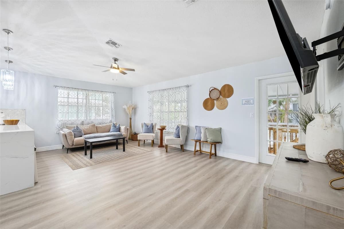 311 POINSETTIA ROAD — photo 8 of 36