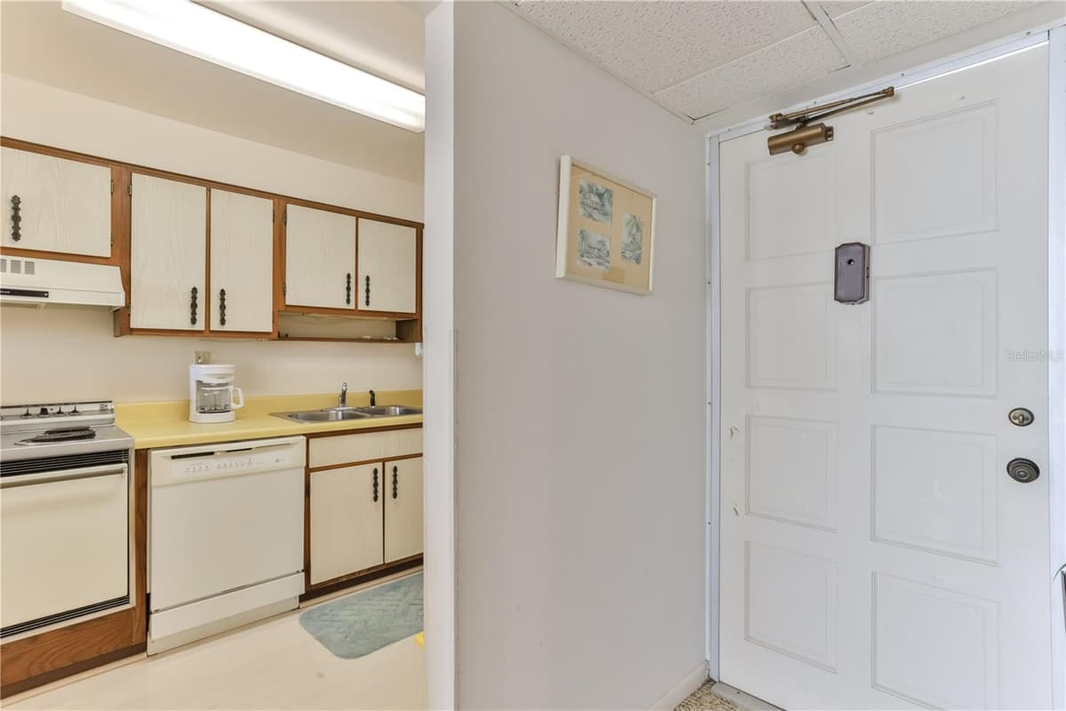 1133 OCEAN SHORE BOULEVARD — photo 27 of 46