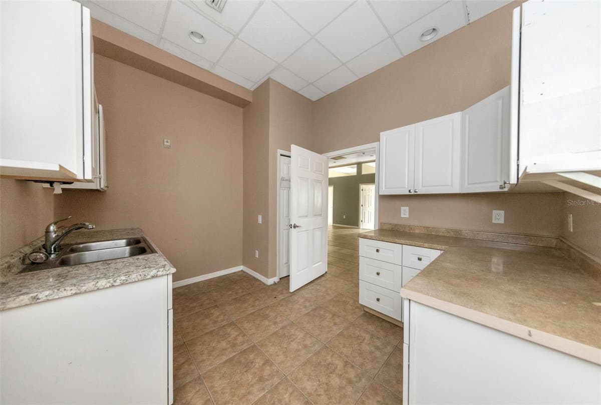 655 INDIANA AVENUE — photo 28 of 100
