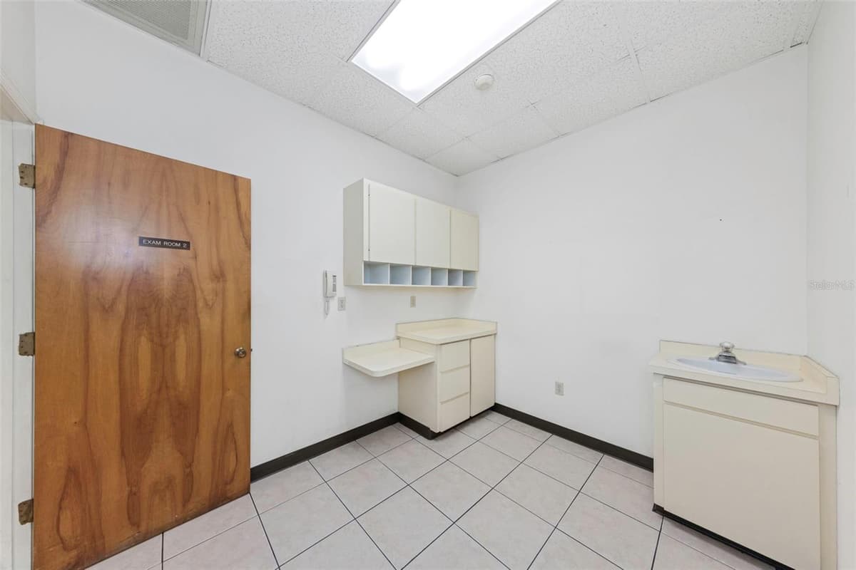 655 INDIANA AVENUE — photo 10 of 100
