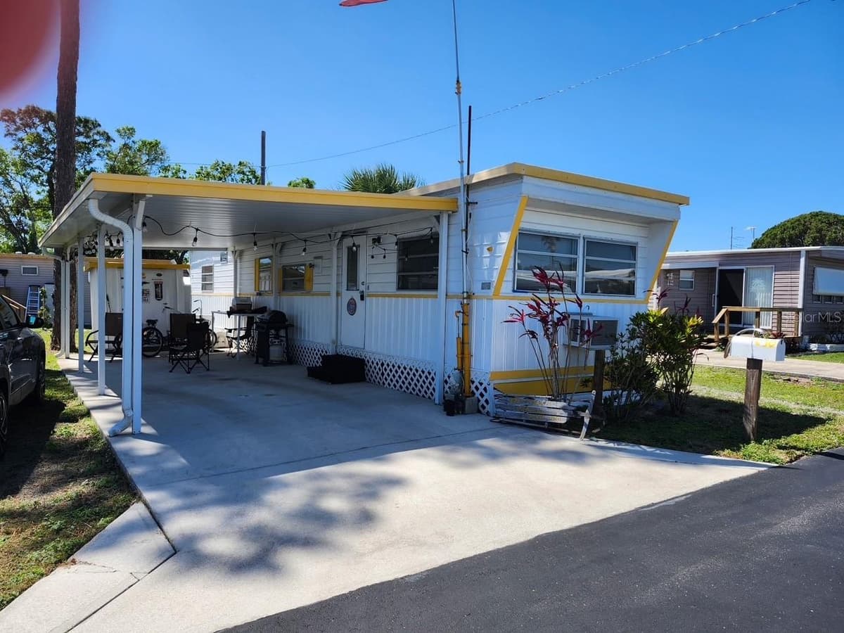 12674 SEMINOLE BOULEVARD — photo 1 of 15