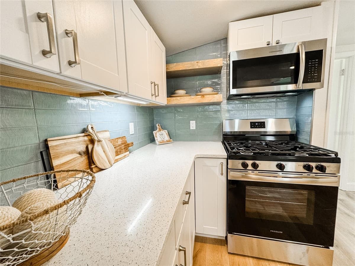 4 BRADEN CASTLE DRIVE — photo 11 of 34