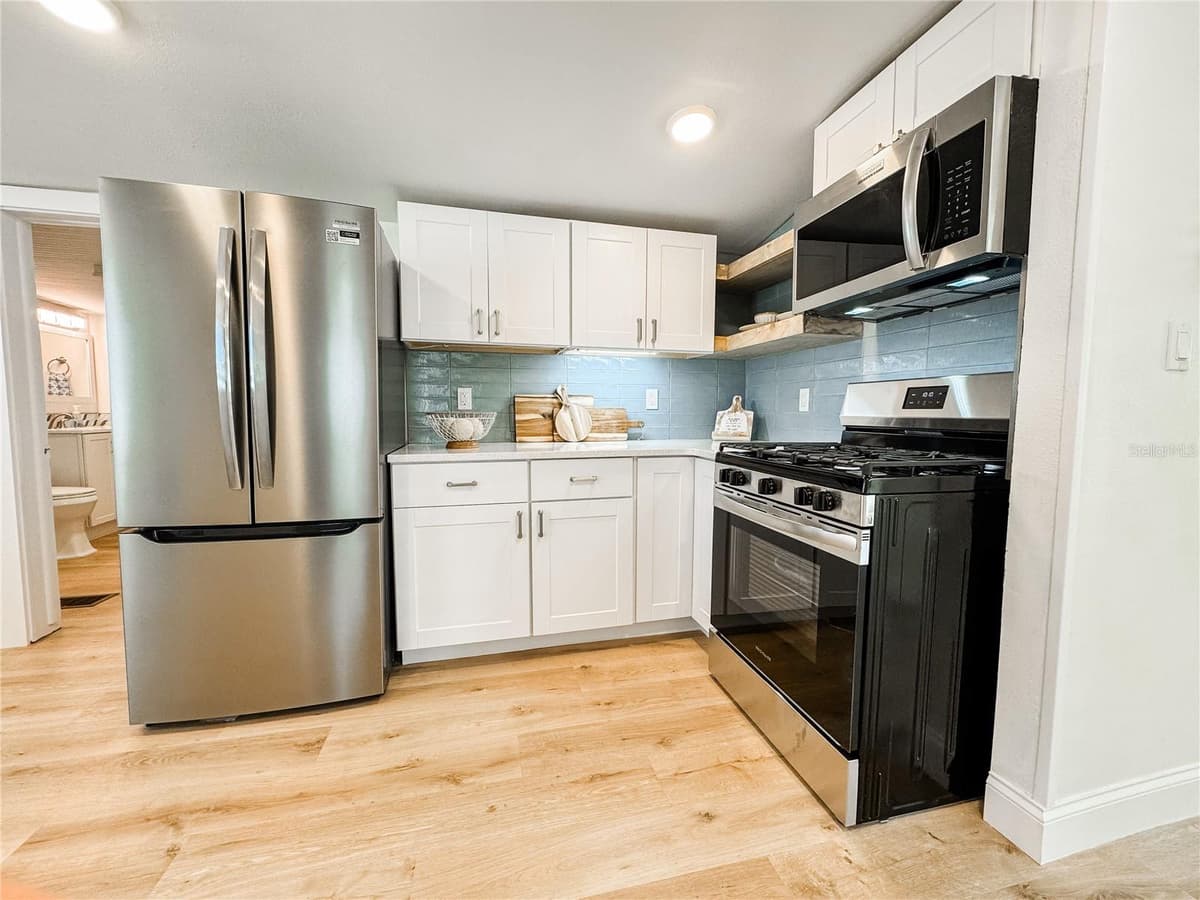 4 BRADEN CASTLE DRIVE — photo 10 of 34