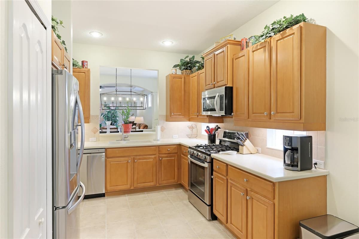 6103 AVIARY COURT — photo 8 of 38