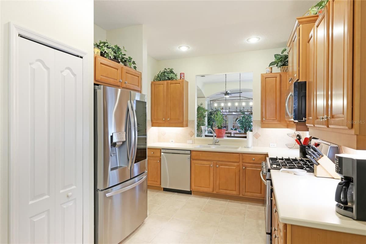 6103 AVIARY COURT — photo 7 of 38