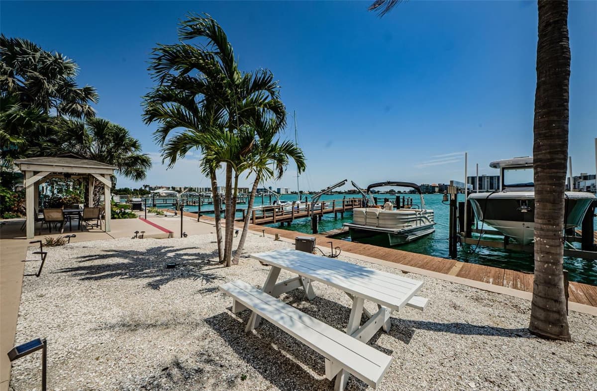 479 E SHORE DR — photo 43 of 61