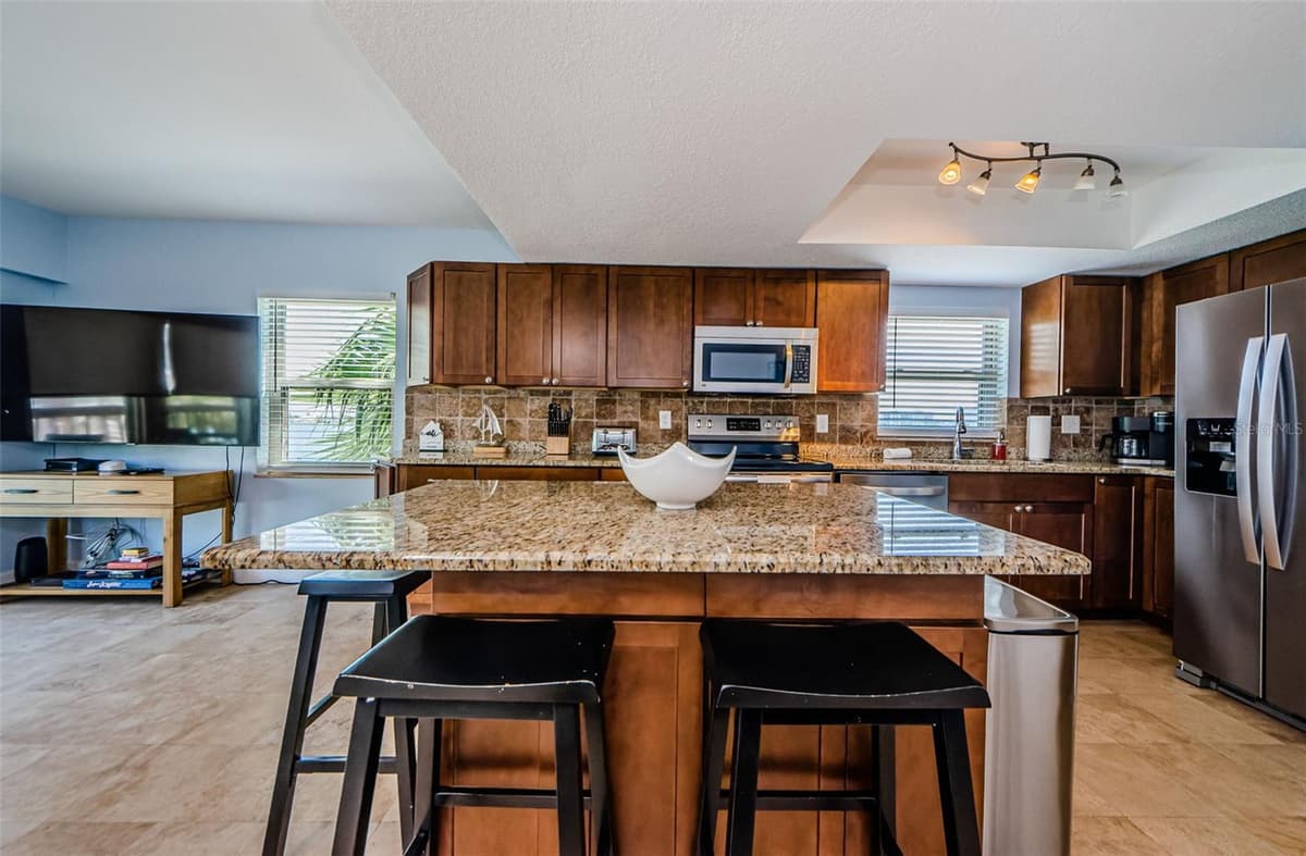 479 E SHORE DR — photo 17 of 61