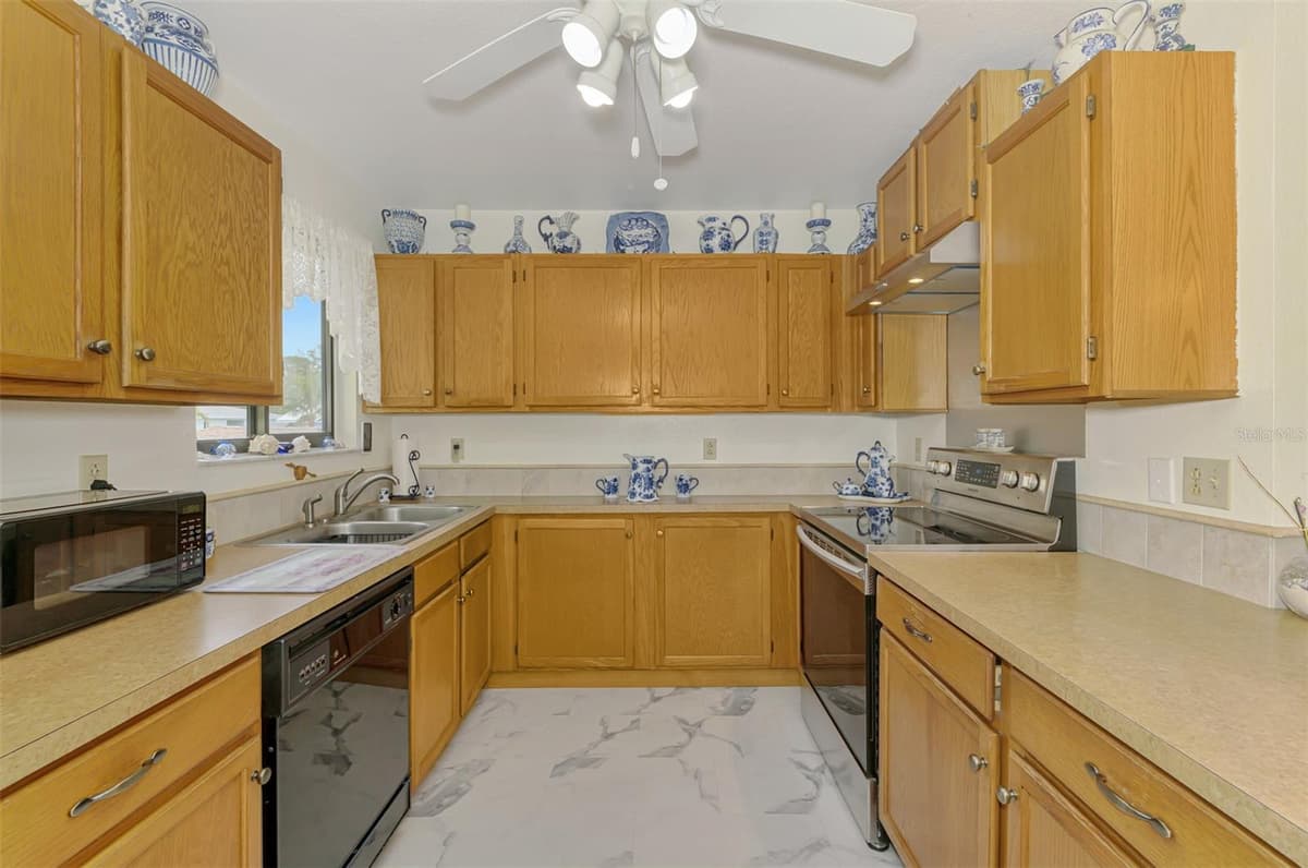 1173 BROWN STREET — photo 13 of 44