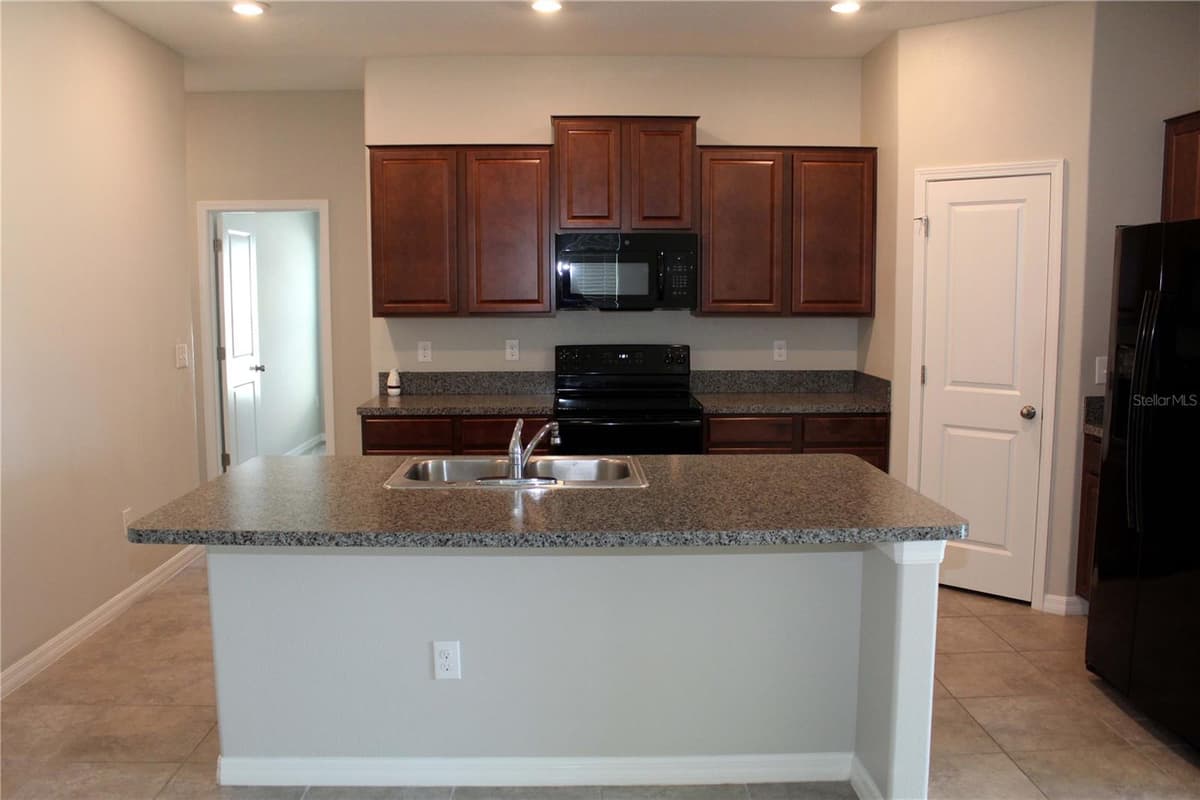 17152 SUNSHINE MIMOSA STREET — photo 24 of 31