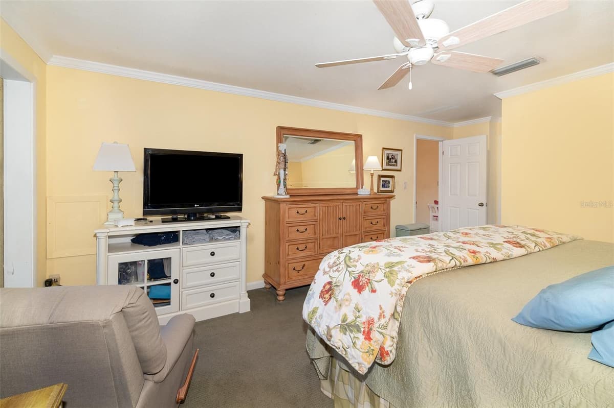 702 CLUSTERWOOD DRIVE — photo 18 of 46