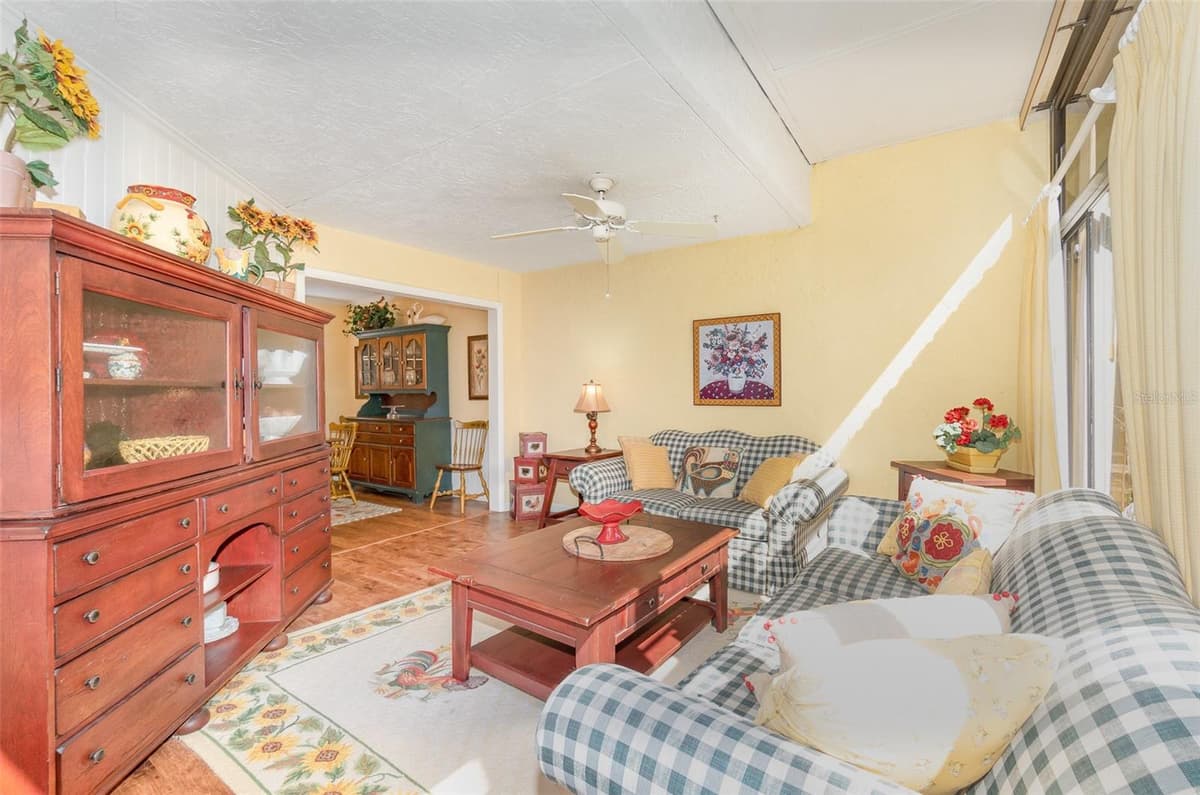 702 CLUSTERWOOD DRIVE — photo 11 of 46