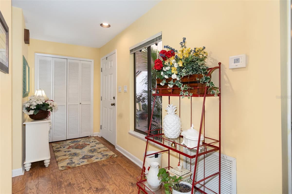 702 CLUSTERWOOD DRIVE — photo 4 of 46