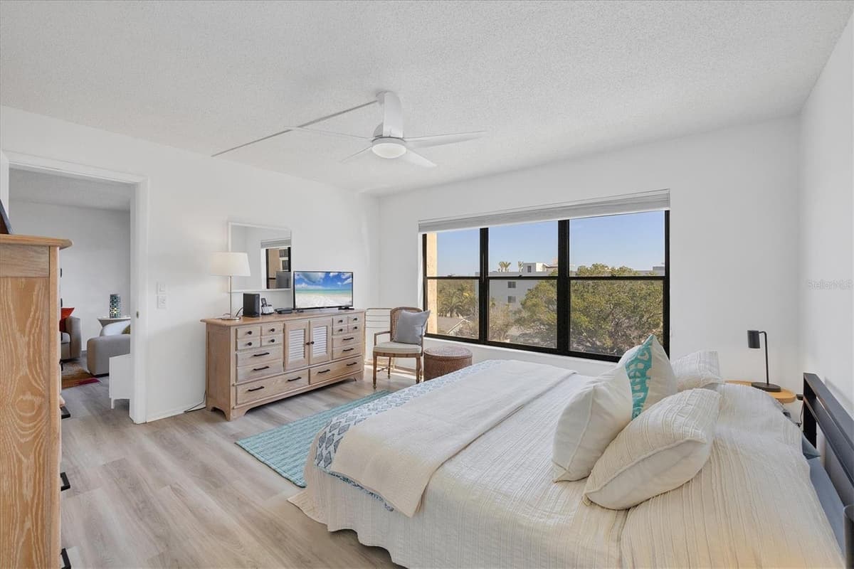 1001 BENJAMIN FRANKLIN DRIVE — photo 18 of 37