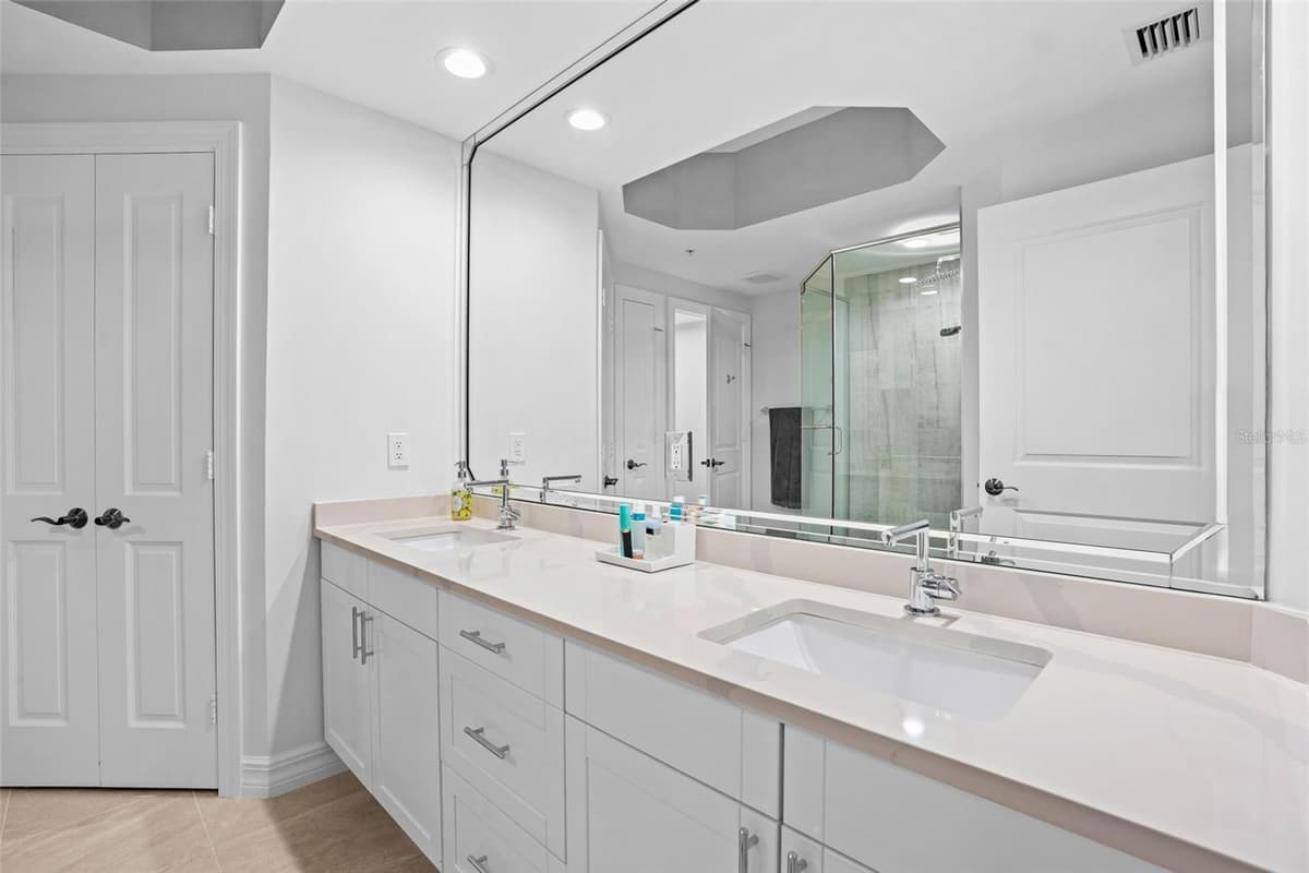 14380 RIVA DEL LAGO DRIVE — photo 21 of 45
