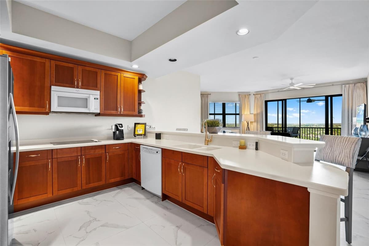 14380 RIVA DEL LAGO DRIVE — photo 17 of 45