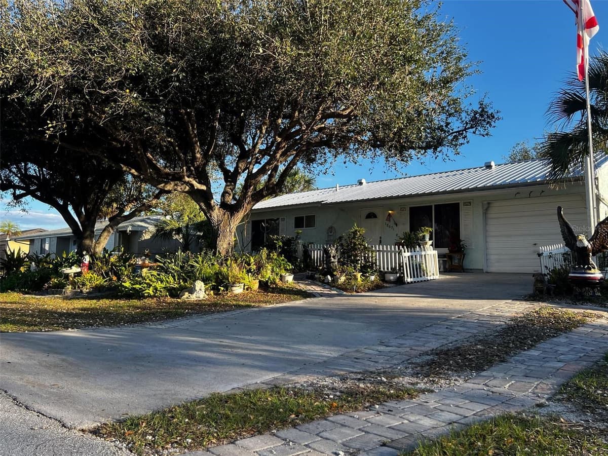 18671 KERRVILLE CIRCLE — photo 2 of 9