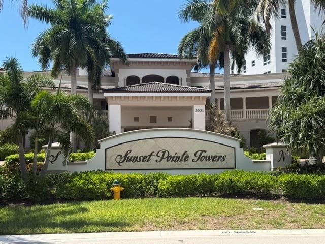 3333 SUNSET KEY CIRCLE — photo 2 of 56