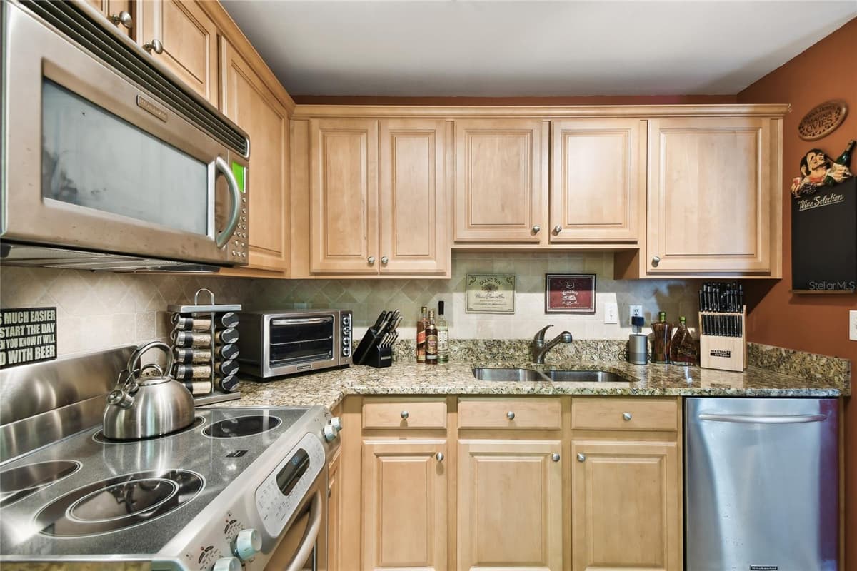 345 BAYSHORE BOULEVARD — photo 13 of 57