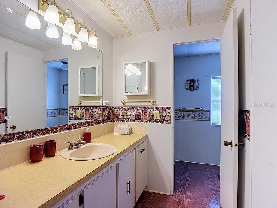 1007 FOREST LAKE DRIVE — photo 19 of 49