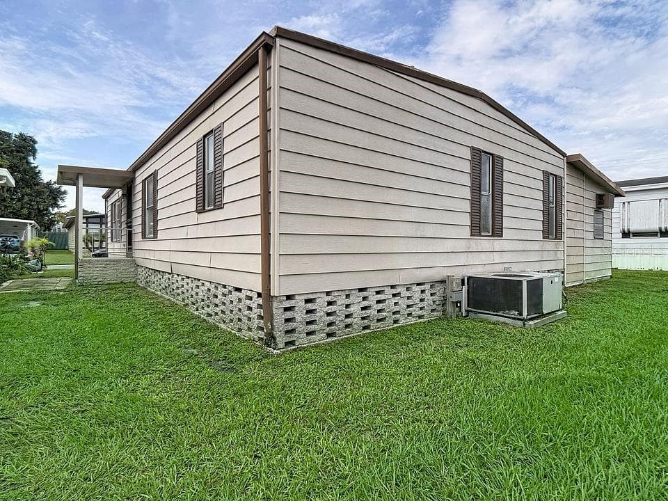 1007 FOREST LAKE DRIVE — photo 30 of 49
