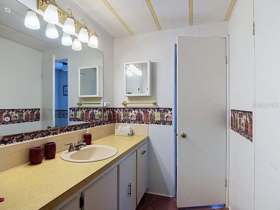 1007 FOREST LAKE DRIVE — photo 20 of 49