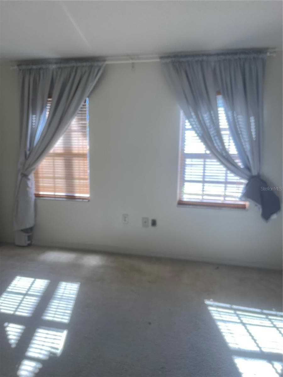 689 LAKE HOWARD DRIVE — photo 4 of 10