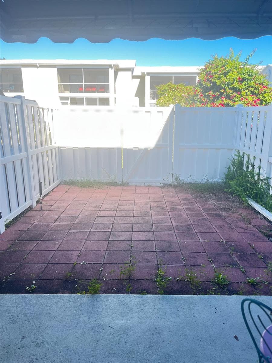 689 LAKE HOWARD DRIVE — photo 6 of 10