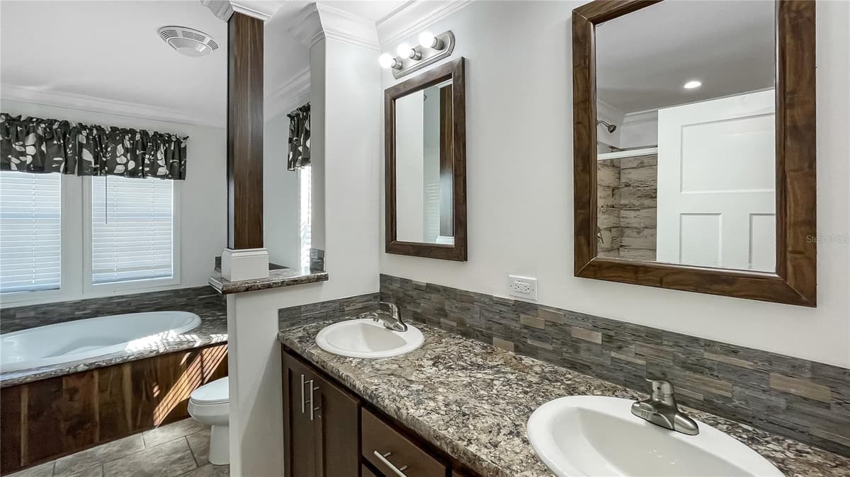 9896 SCEPTER AVENUE — photo 8 of 15