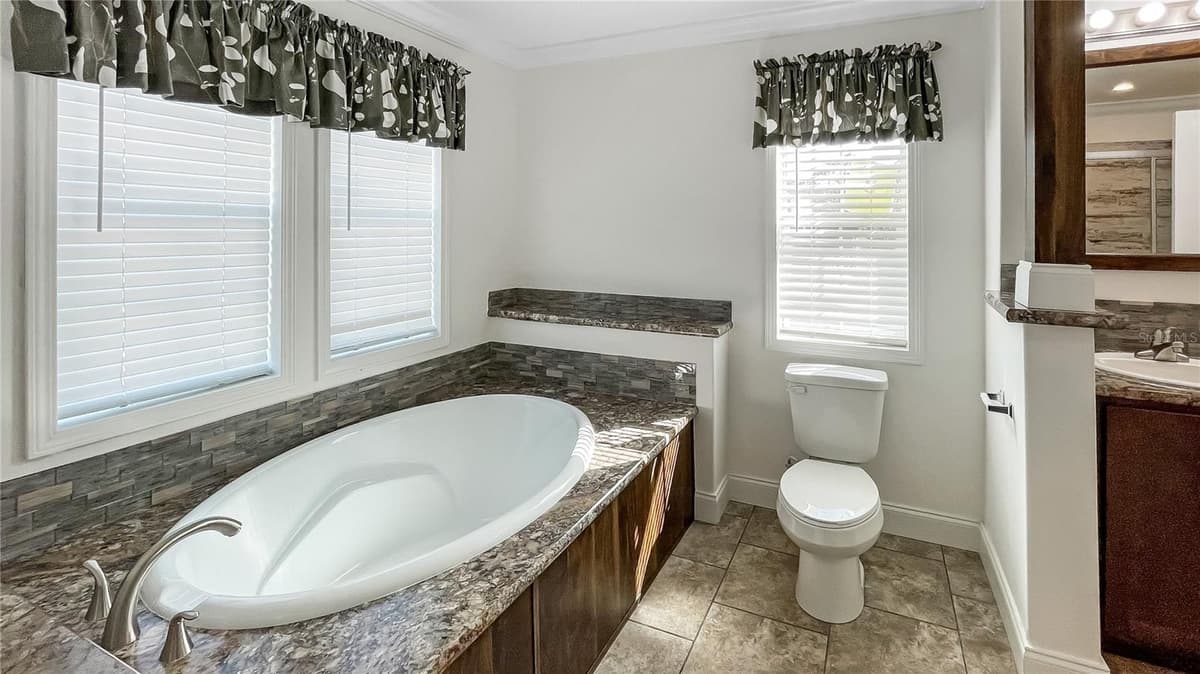 9896 SCEPTER AVENUE — photo 9 of 15