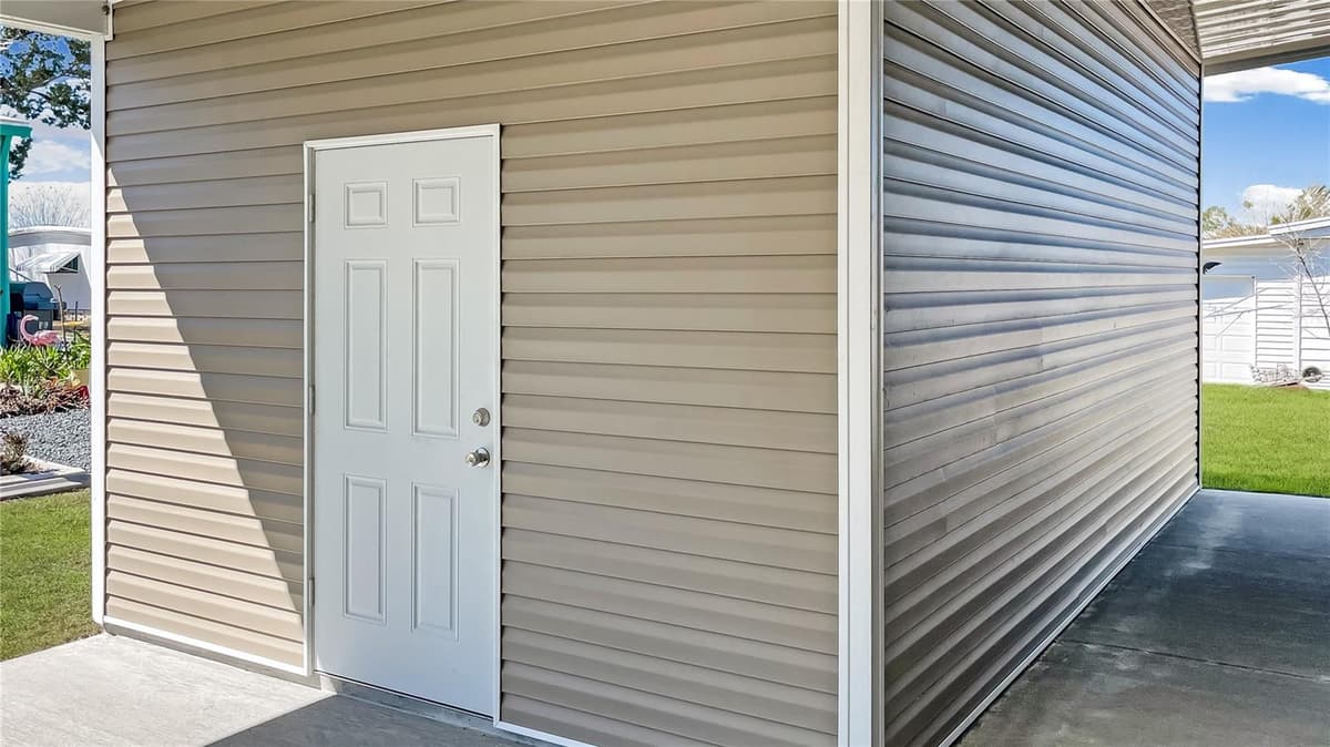 9896 SCEPTER AVENUE — photo 3 of 15