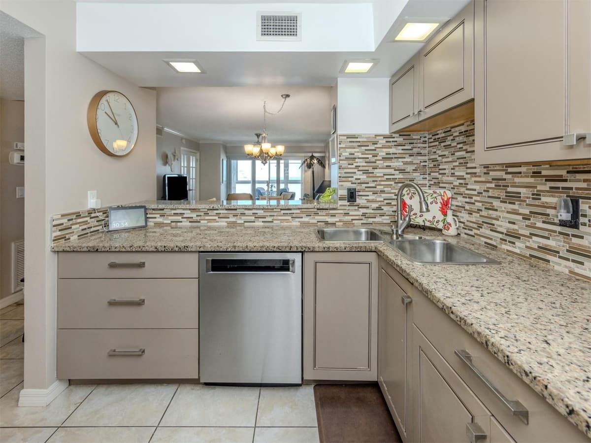 950 TARPON CENTER DRIVE — photo 16 of 55