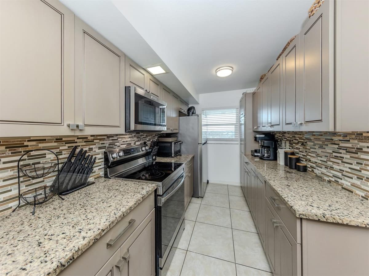 950 TARPON CENTER DRIVE — photo 14 of 55