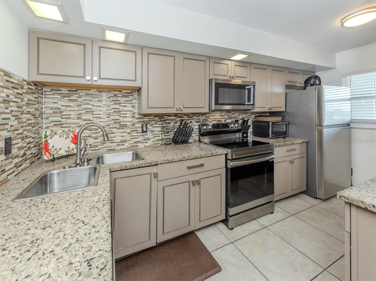 950 TARPON CENTER DRIVE — photo 12 of 55