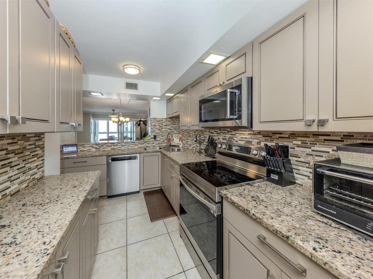 950 TARPON CENTER DRIVE — photo 13 of 55