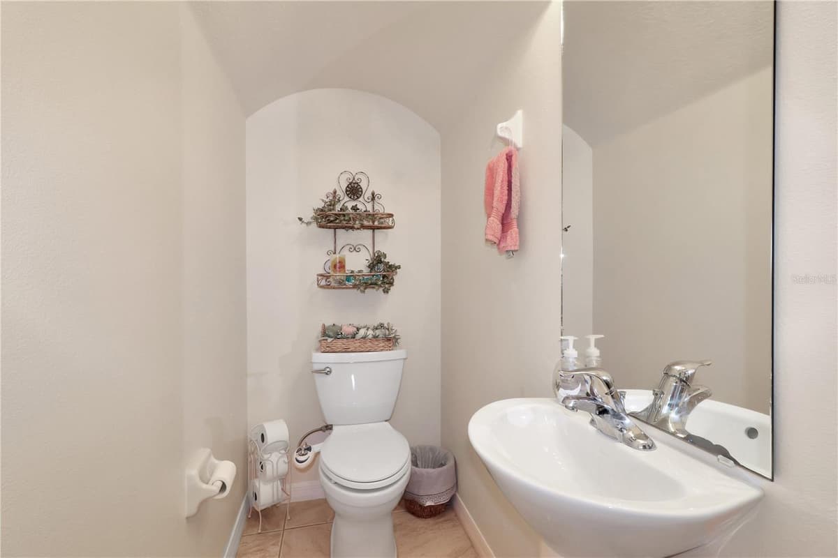20751 QUEEN ALEXANDRA DRIVE — photo 16 of 46