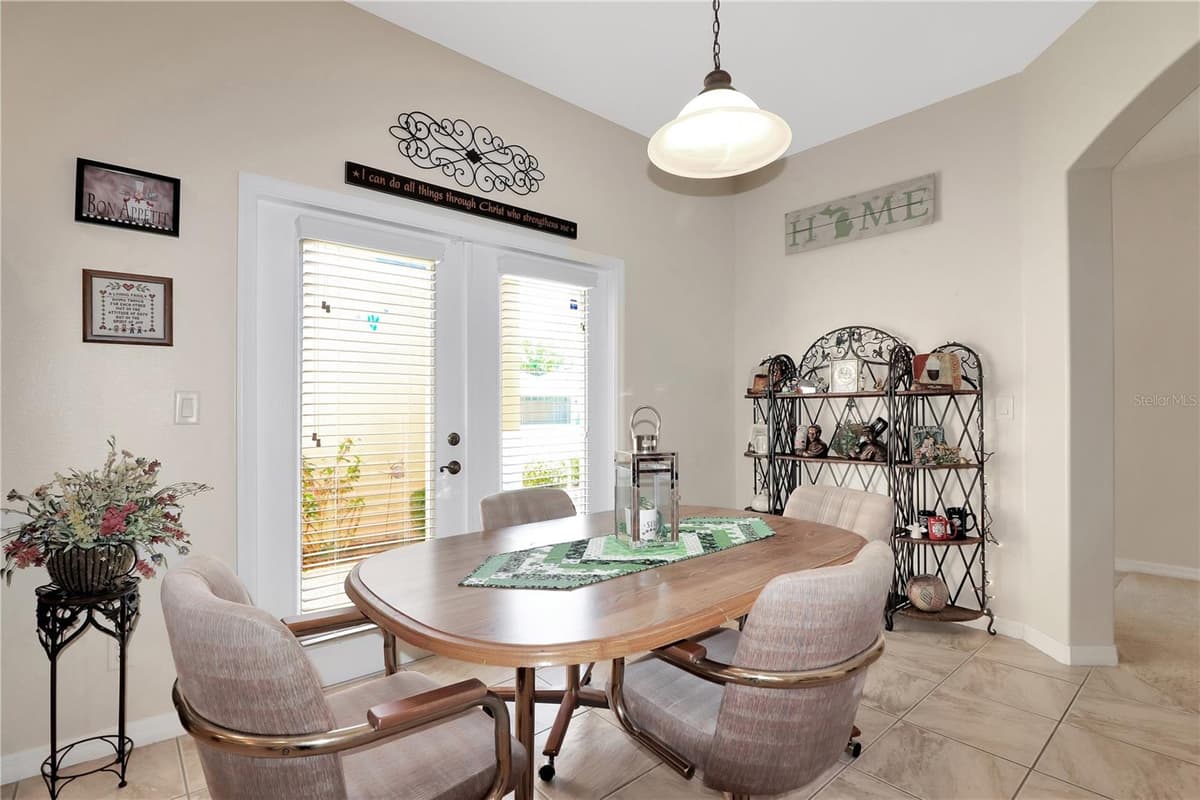 20751 QUEEN ALEXANDRA DRIVE — photo 10 of 46