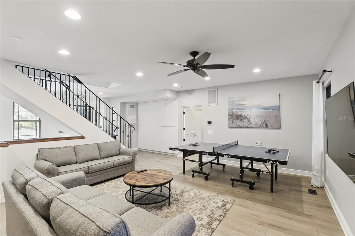 106 VICTORIA STREET — photo 18 of 51