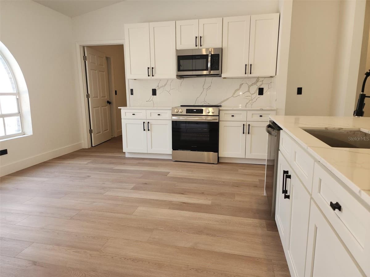 1032 CONCERT AVENUE — photo 10 of 38
